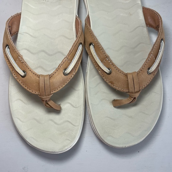 Sperry Leather Sandal with lacing detail - Picture 2 of 5